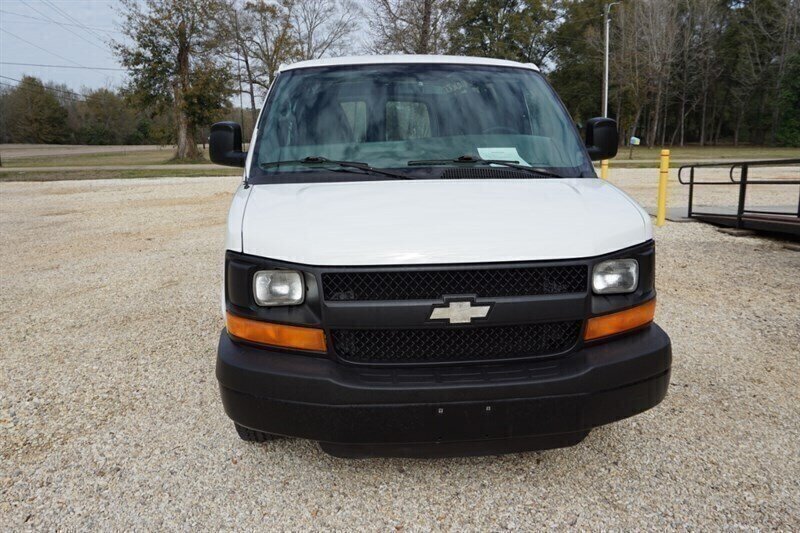 Used 2010 Chevrolet Express 1500 RWD image 3