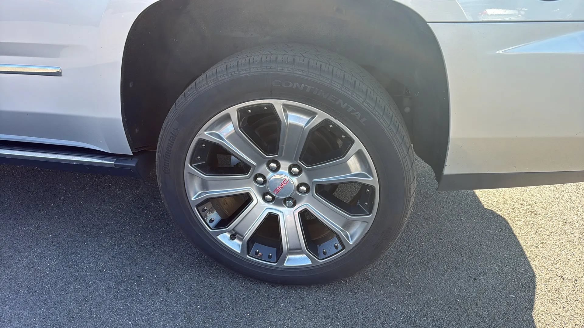 Used 2018 GMC Yukon Denali AWD/4WD image 16
