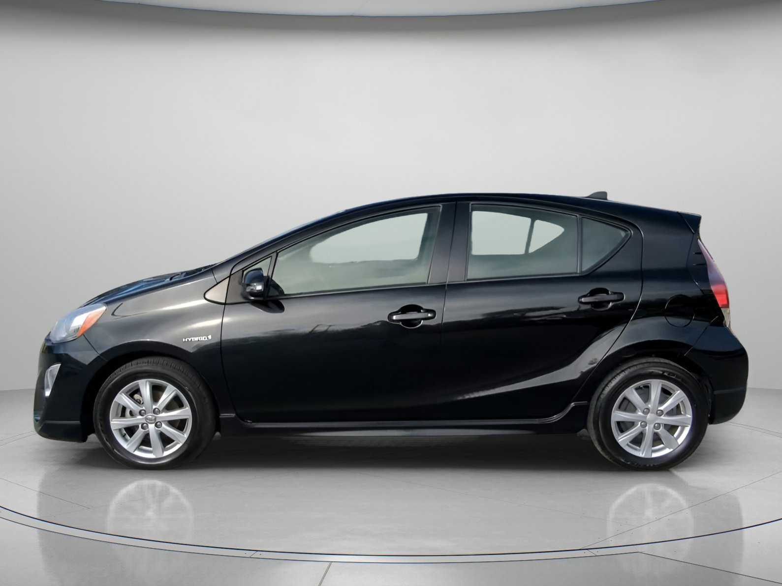 Used 2017 Toyota Prius C Two image 17