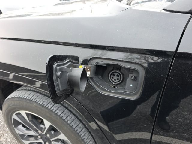 Used 2022 Jeep Grand Cherokee Overland w/ Advanced Protech Group III image 10