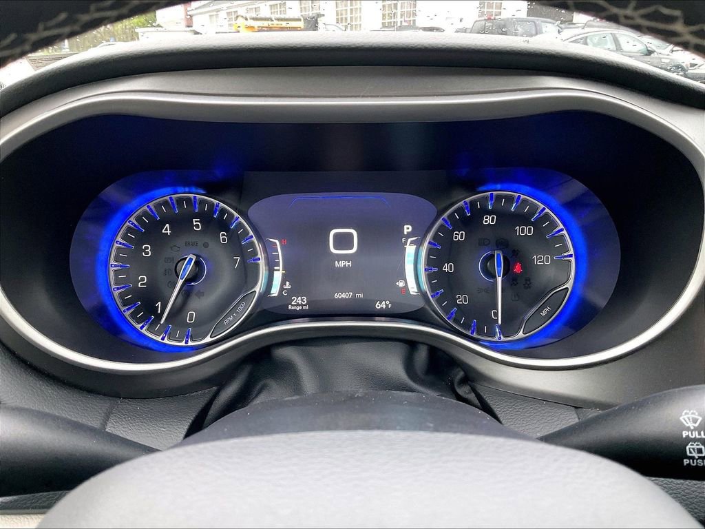 Used 2023 Chrysler Pacifica Touring-L FWD image 15