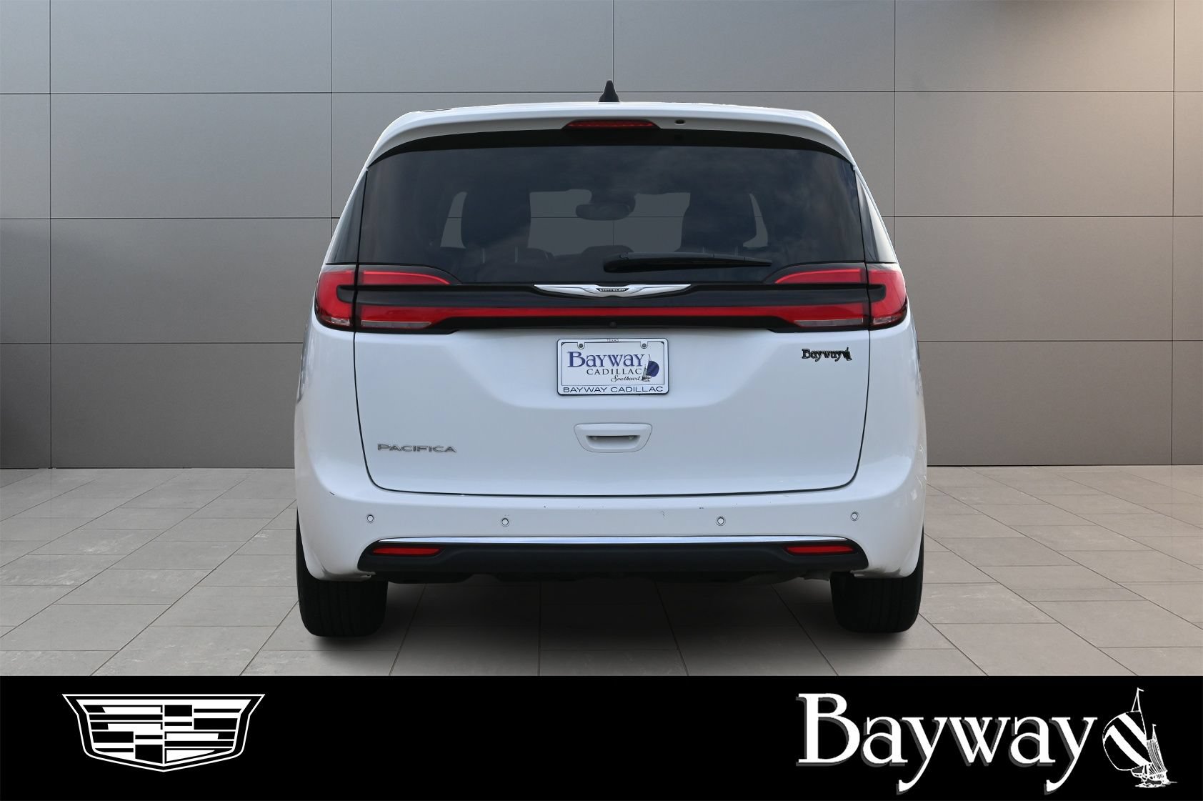 Used 2023 Chrysler Pacifica Touring-L FWD image 7