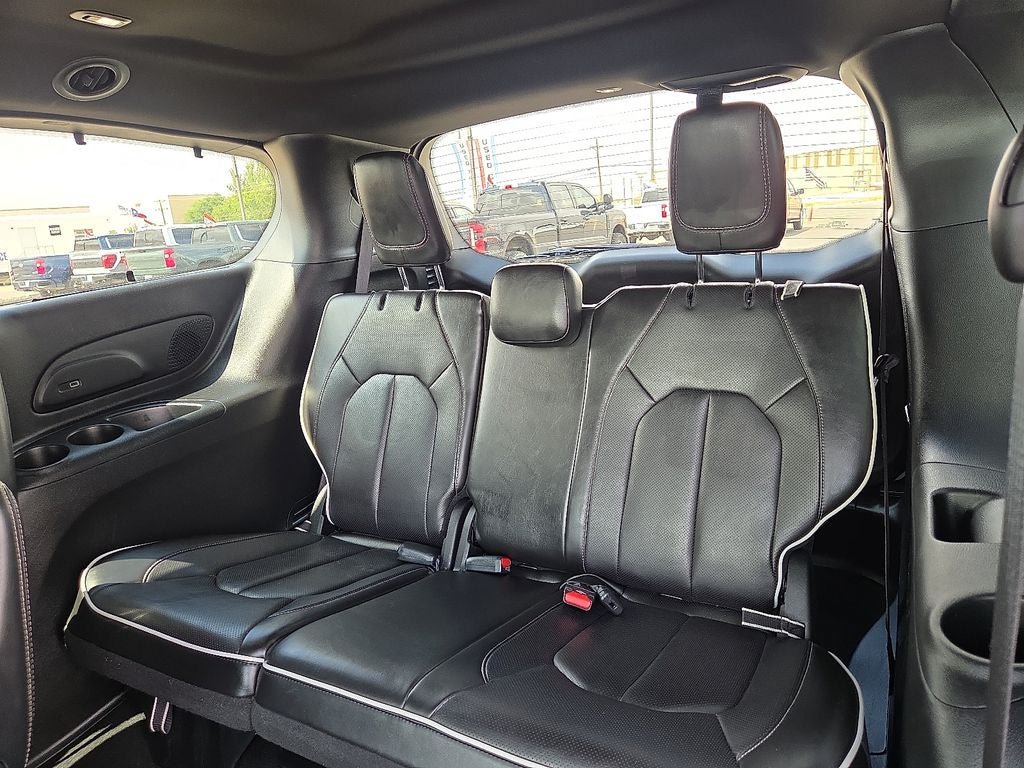 Used 2025 Chrysler Pacifica Limited FWD image 19