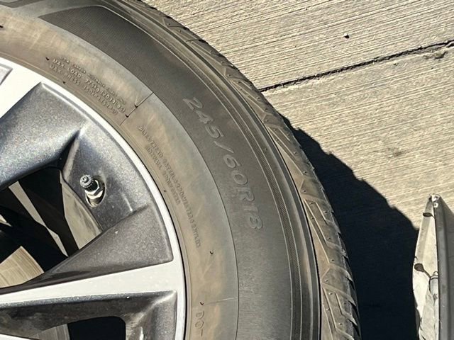 Used 2019 Toyota Highlander LE AWD/4WD image 6