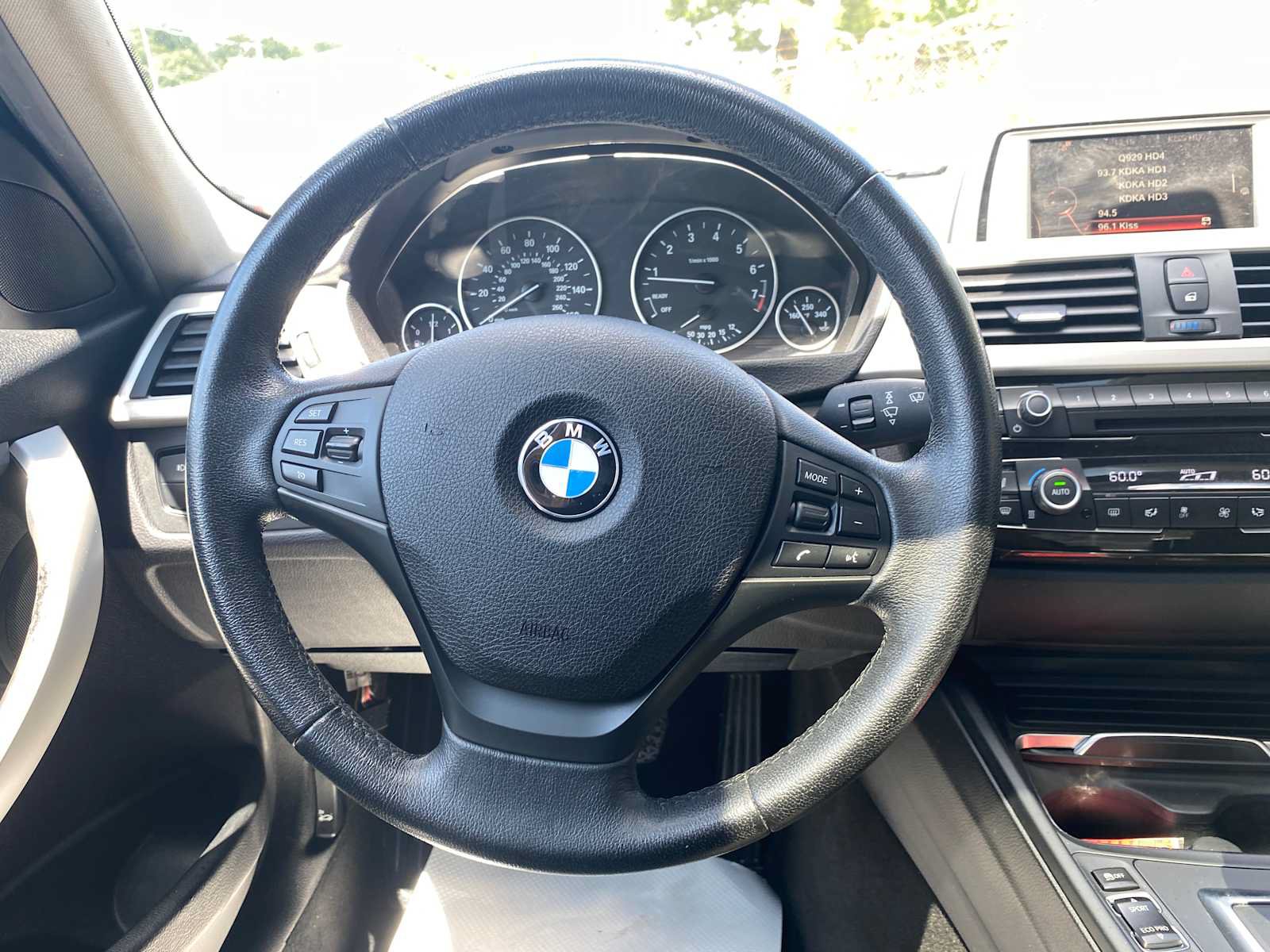 Used 2017 BMW 320i xDrive Sedan AWD/4WD image 15