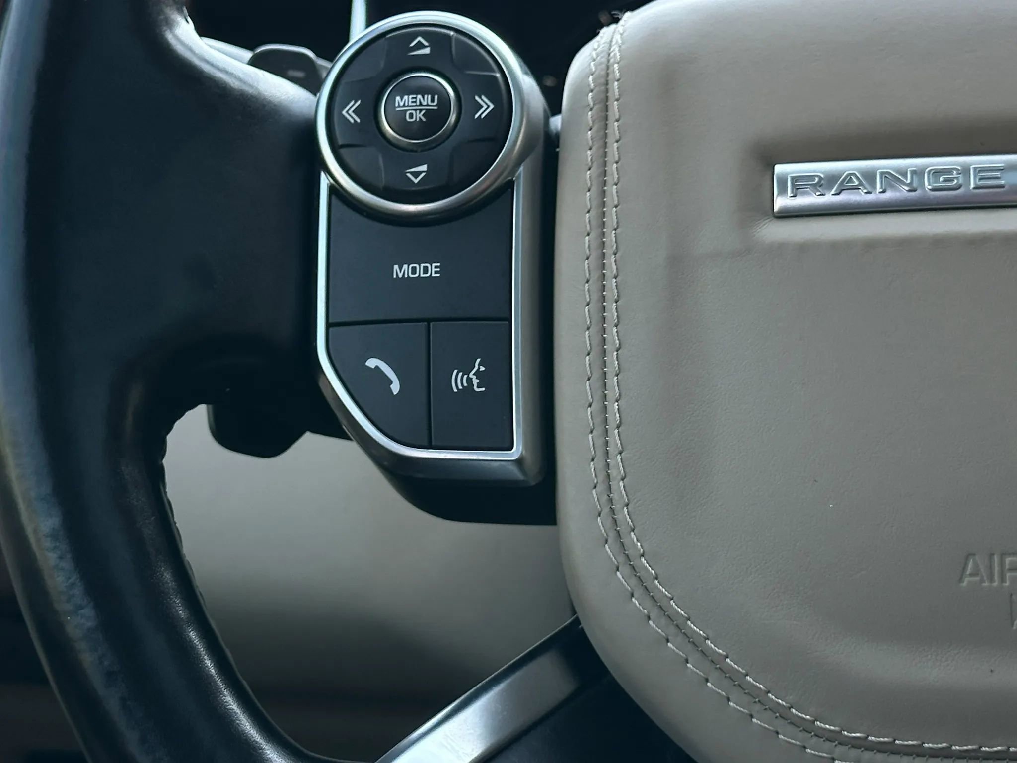 Used 2016 Land Rover Range Rover HSE image 31