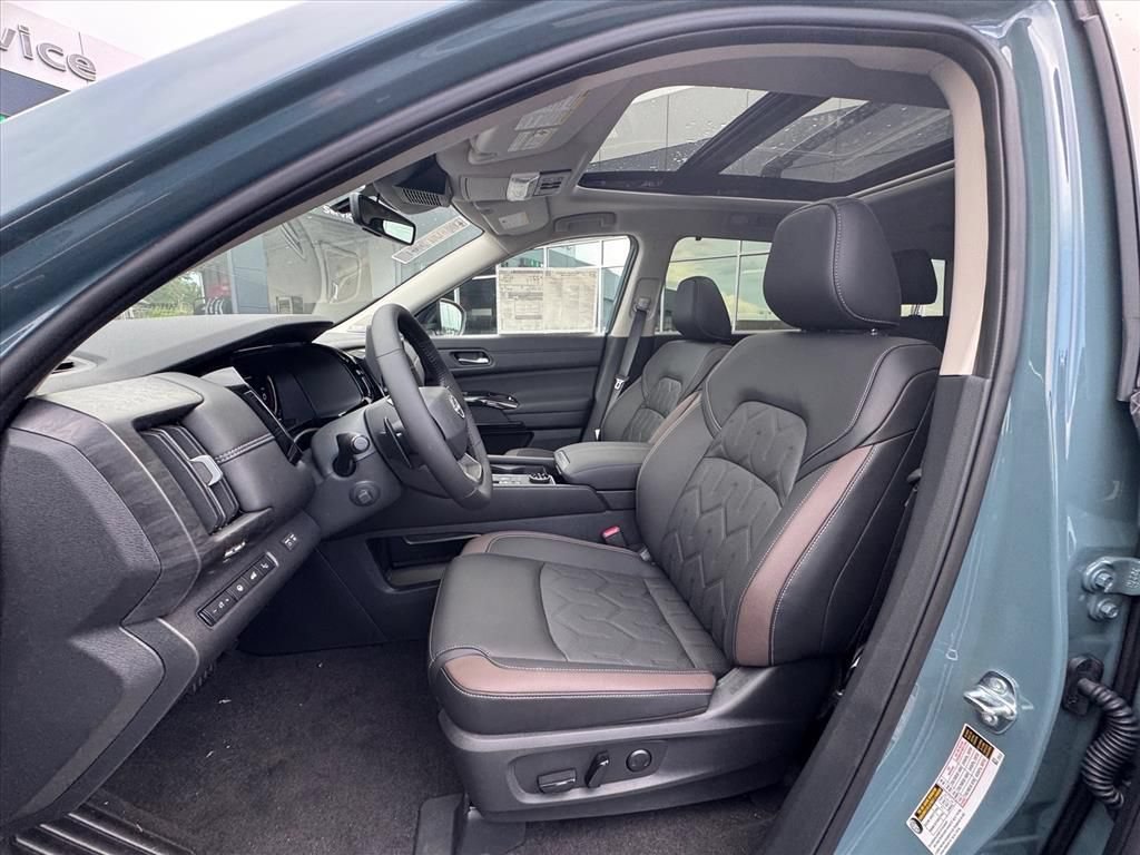 New 2026 Nissan Pathfinder Platinum w/ Lighting Package AWD/4WD image 18