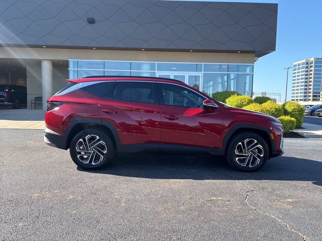 Certified 2025 Hyundai Tucson Limited AWD/4WD image 4