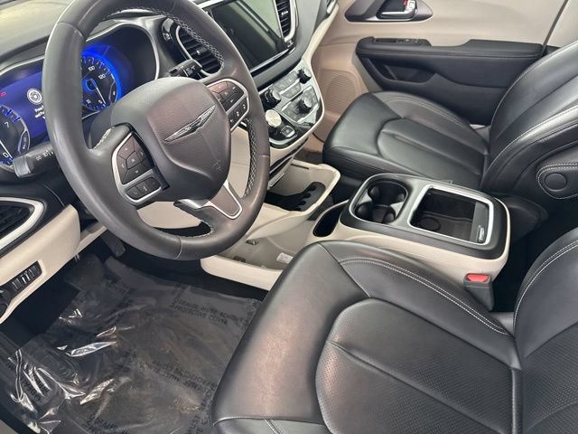 Used 2023 Chrysler Pacifica Touring-L FWD image 19