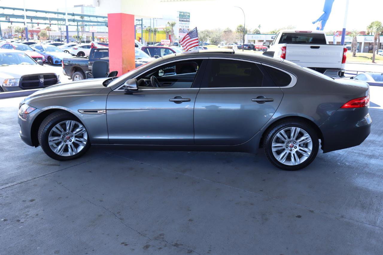 Used 2017 Jaguar XF Premium image 8