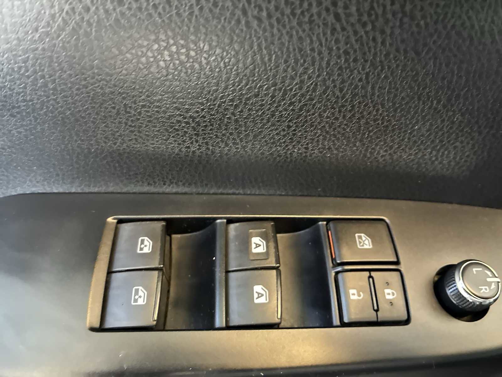 Used 2019 Toyota Highlander XLE image 15