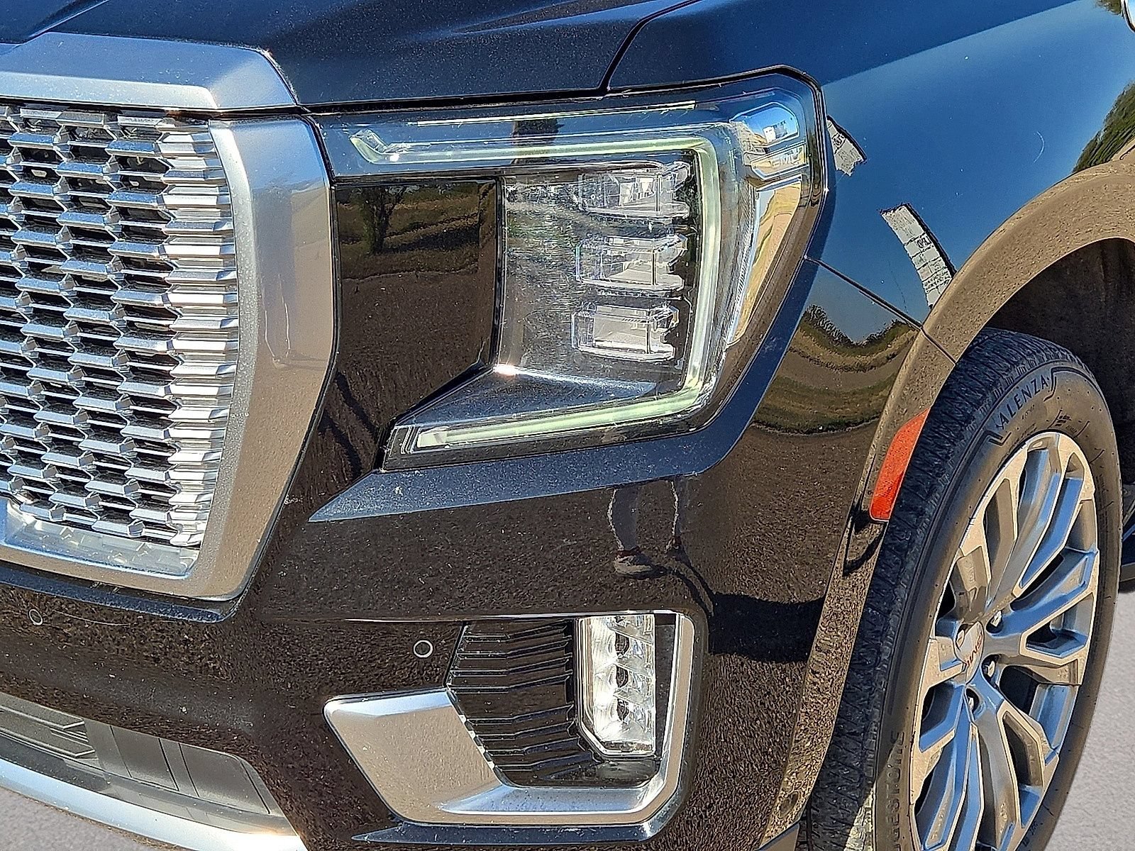 Used 2024 GMC Yukon XL Denali w/ Advanced Technology Package AWD/4WD image 10