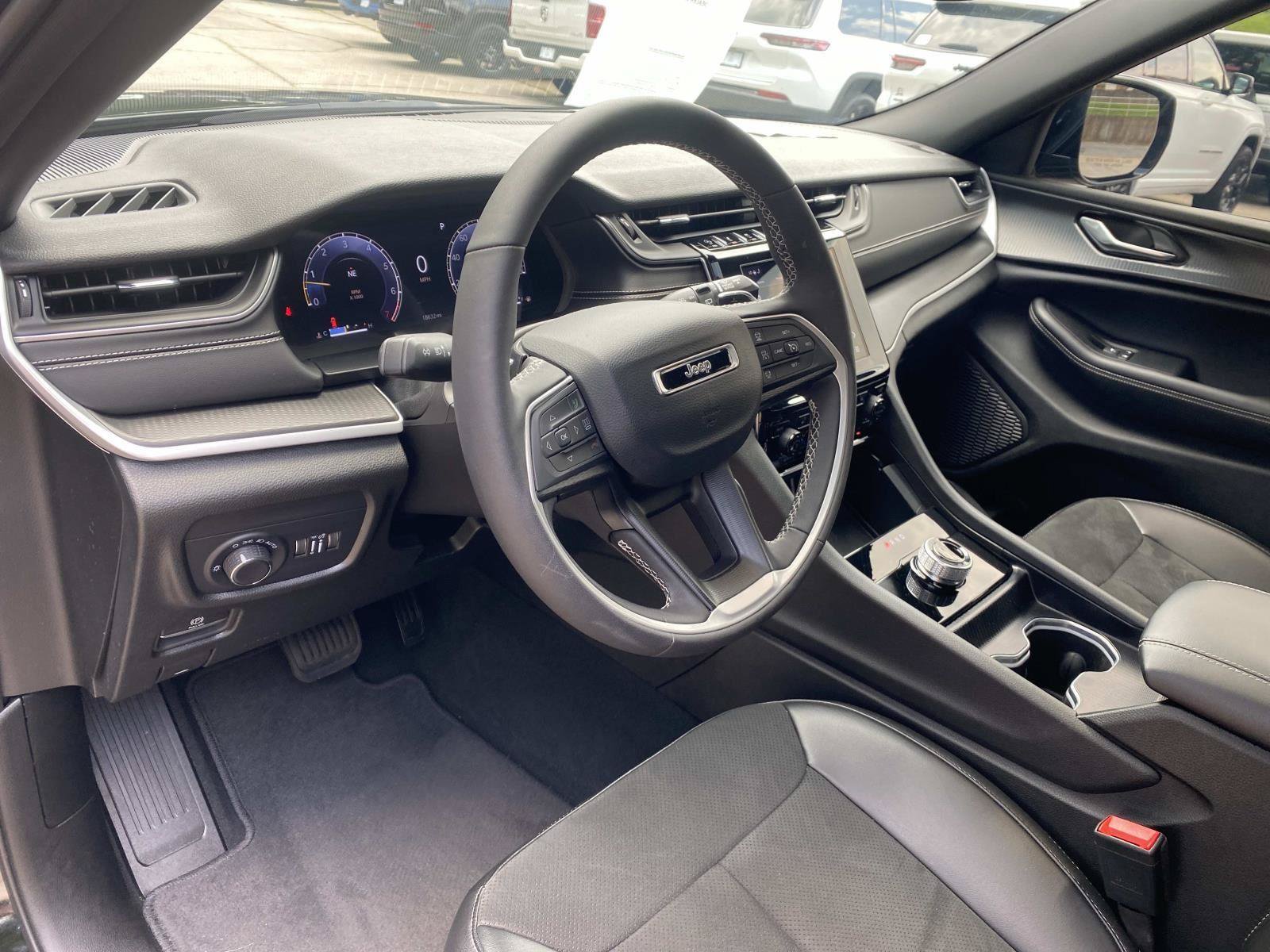 Used 2024 Jeep Grand Cherokee Altitude RWD image 26