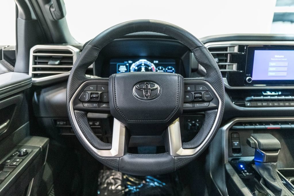 Certified 2025 Toyota Sequoia SR5 AWD/4WD image 17