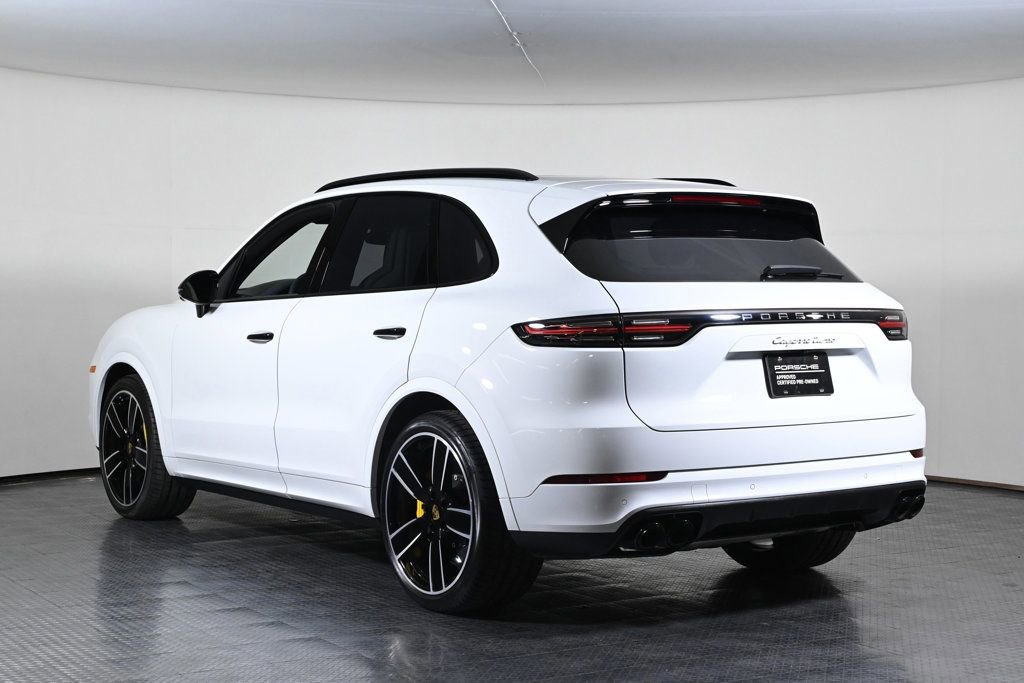 Used 2022 Porsche Cayenne Turbo image 3