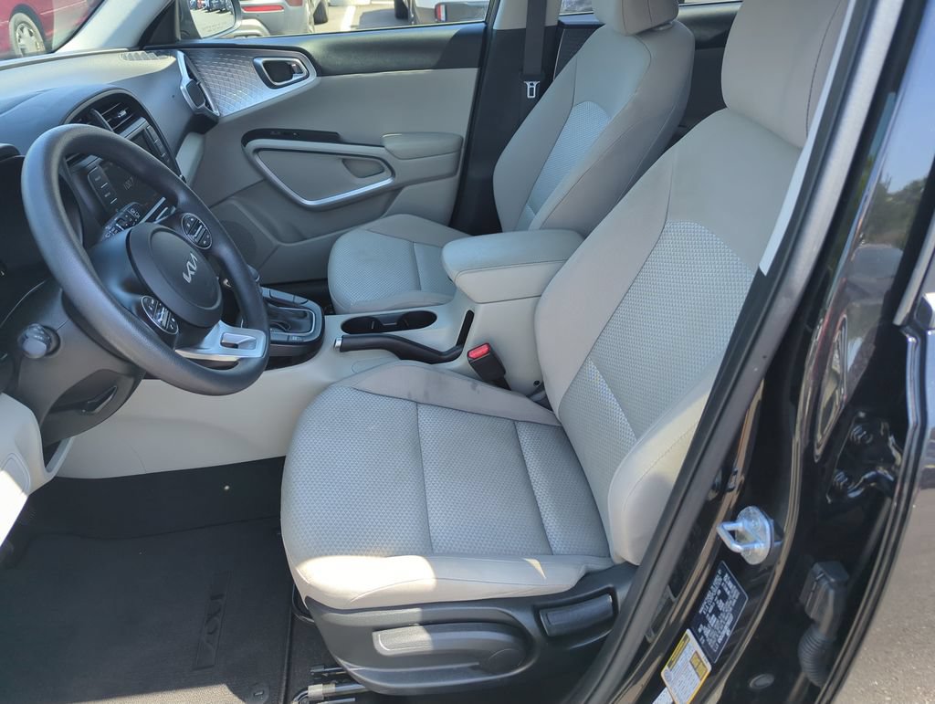 Used 2024 Kia Soul LX w/ Option Group 015 FWD image 12
