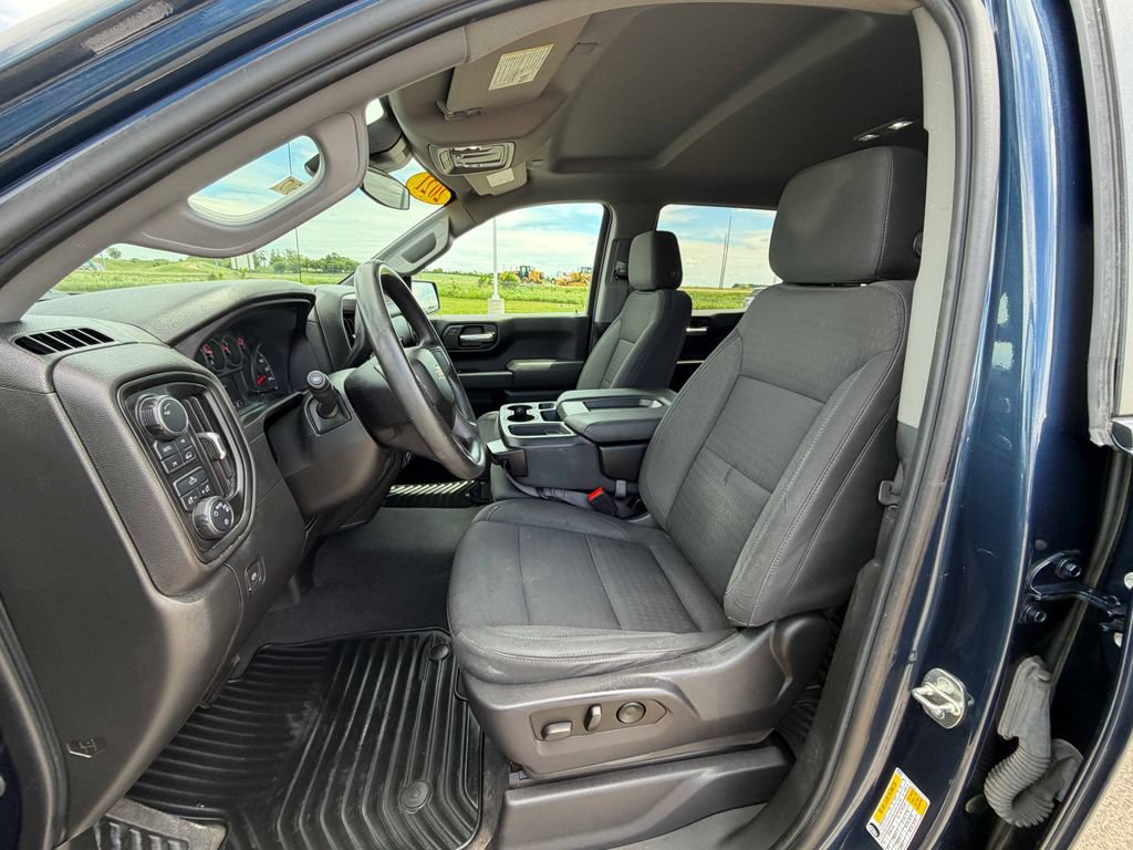 Used 2023 Chevrolet Silverado 1500 Custom AWD/4WD image 17