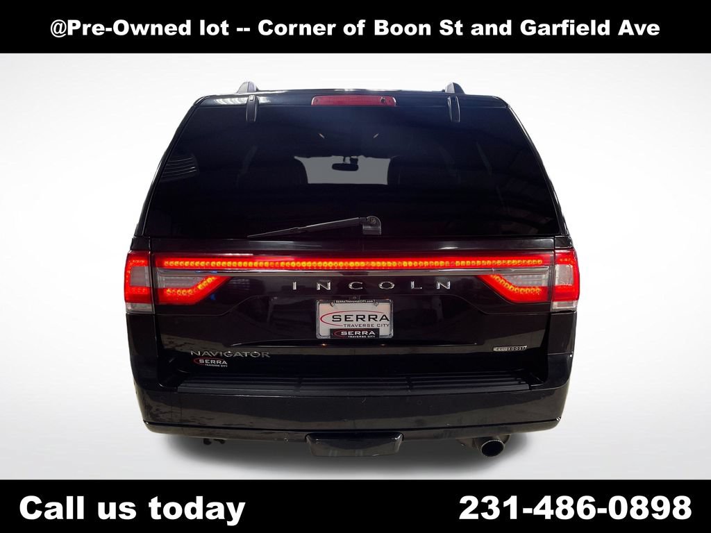 Used 2015 Lincoln Navigator 4WD image 11