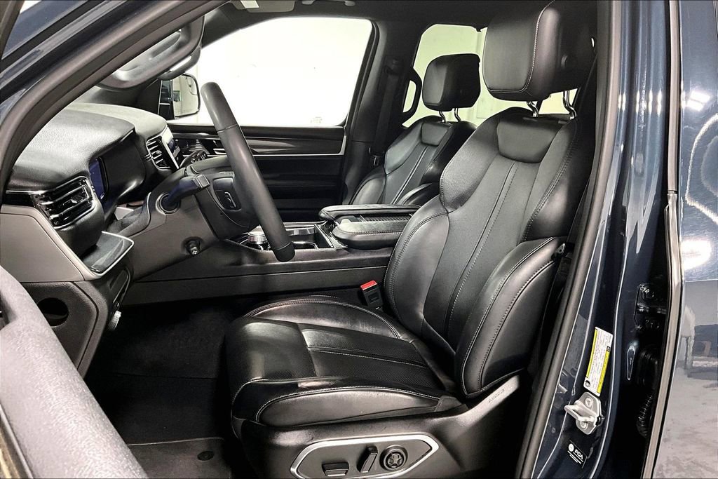 Used 2023 Jeep Wagoneer 4WD w/ Convenience Group I image 31