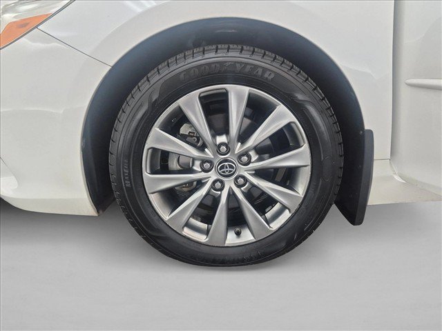 Used 2015 Toyota Camry XLE w/ Moonroof Package FWD image 28