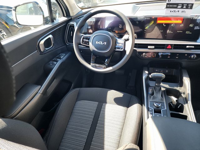 Used 2025 Kia Sorento LX image 14
