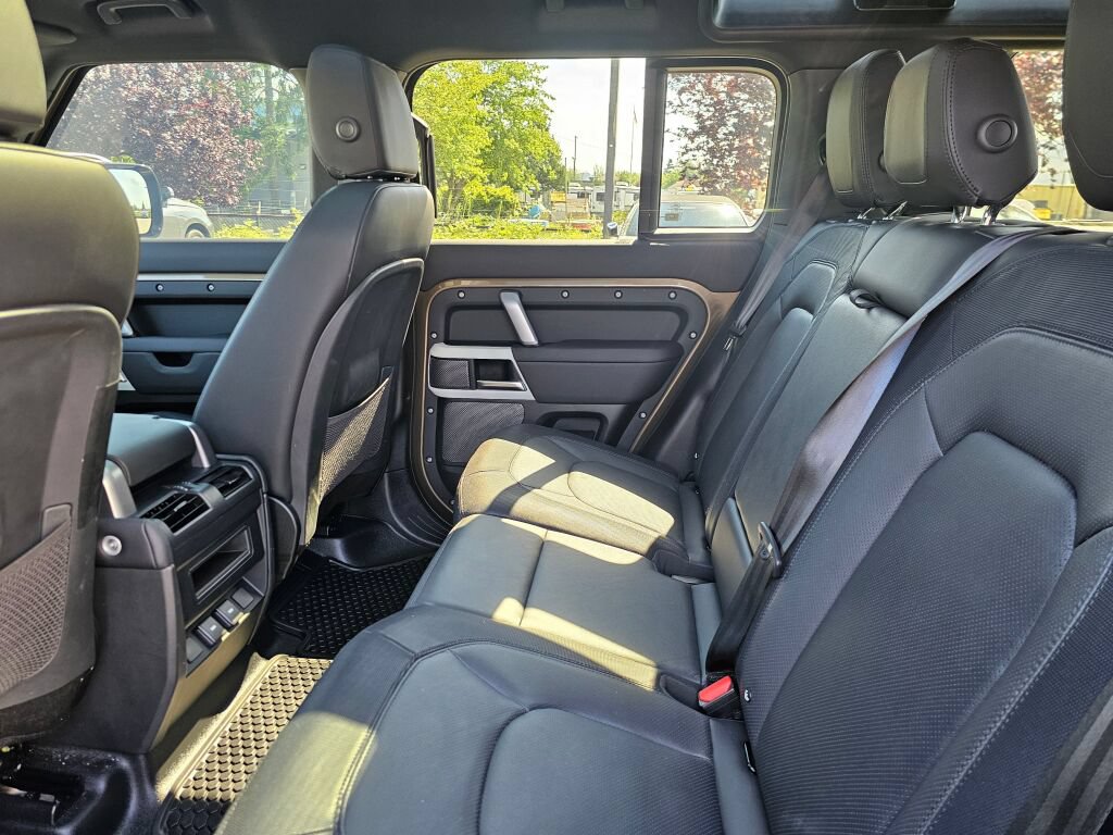 Used 2024 Land Rover Defender 110 X-Dynamic SE AWD/4WD image 20
