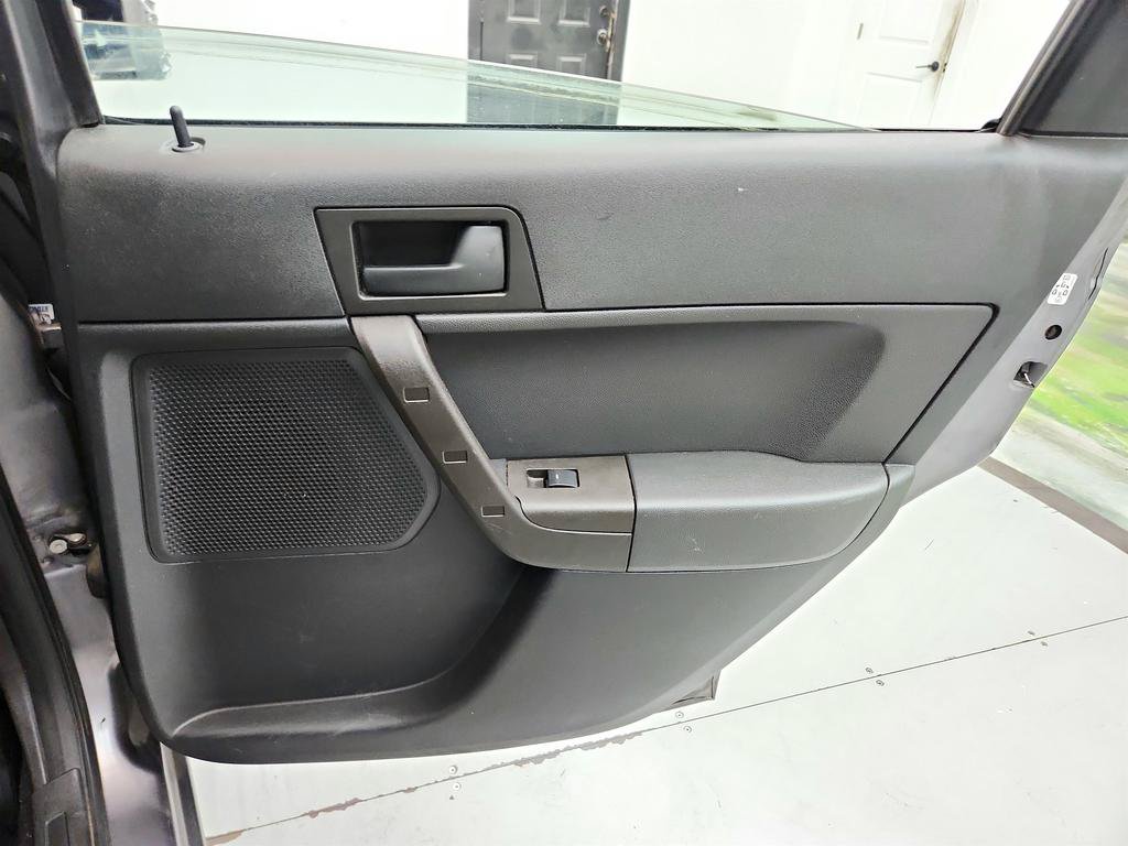 Used 2011 Ford Focus SE w/ 201A Rapid Spec Order Code FWD image 26