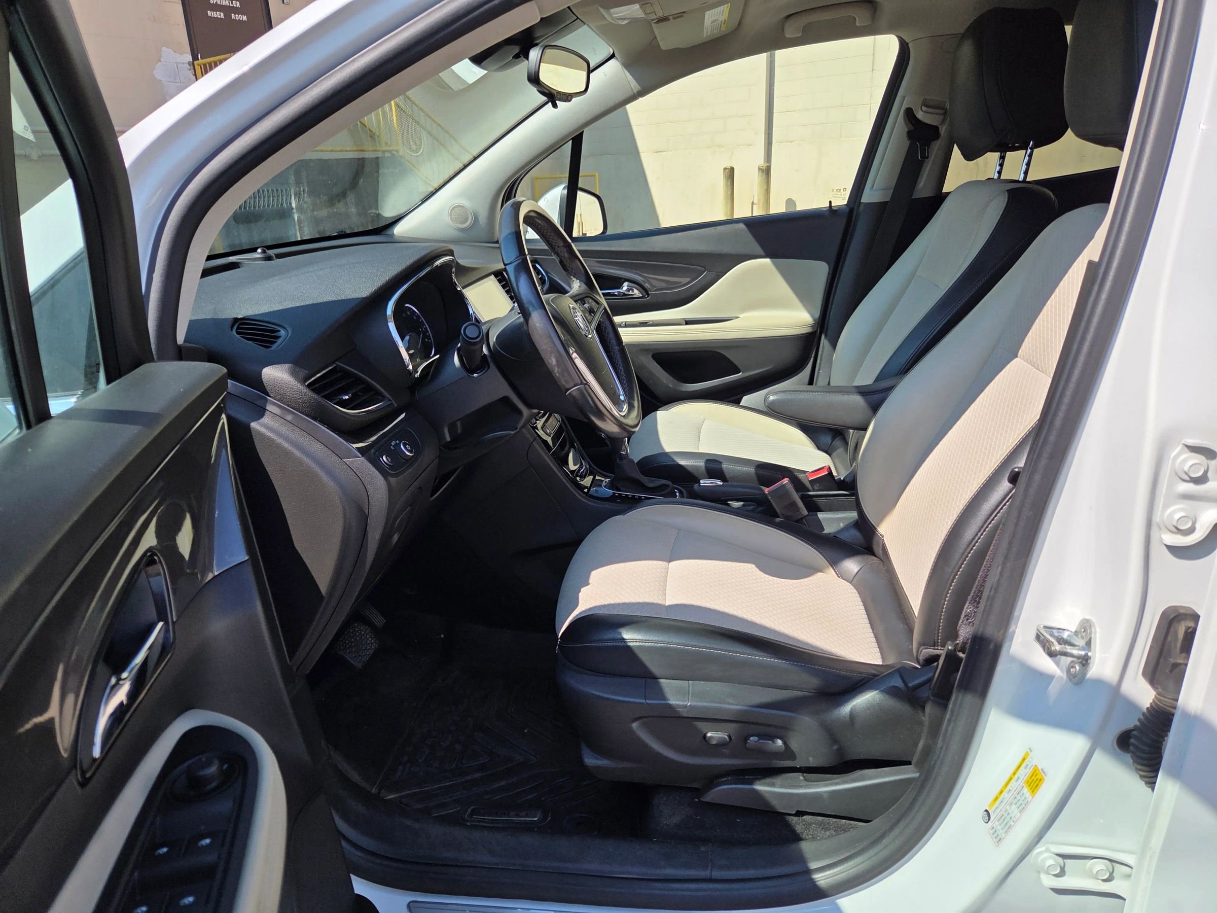 Used 2018 Buick Encore Preferred image 9