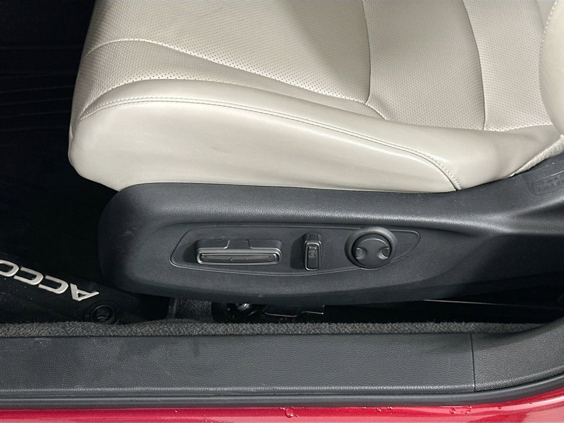 Used 2024 Honda Accord Touring image 18