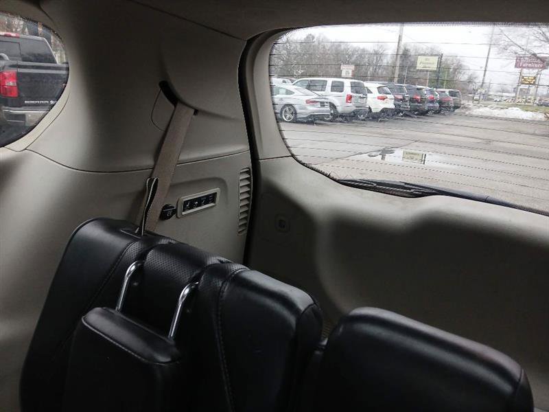 Used 2018 Chrysler Pacifica Limited image 18