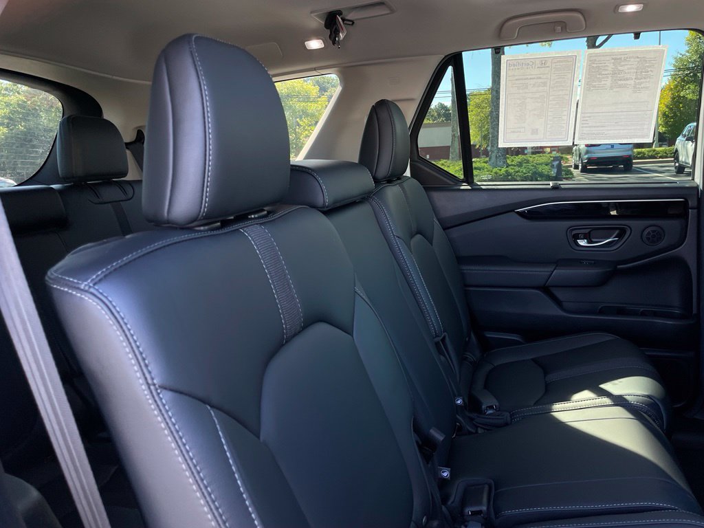 Certified 2025 Honda Pilot Touring image 36