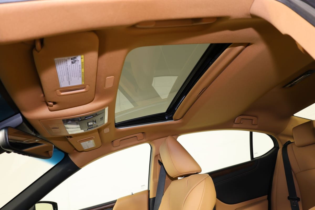 Used 2024 Lexus ES 350 w/ Premium Package FWD image 13