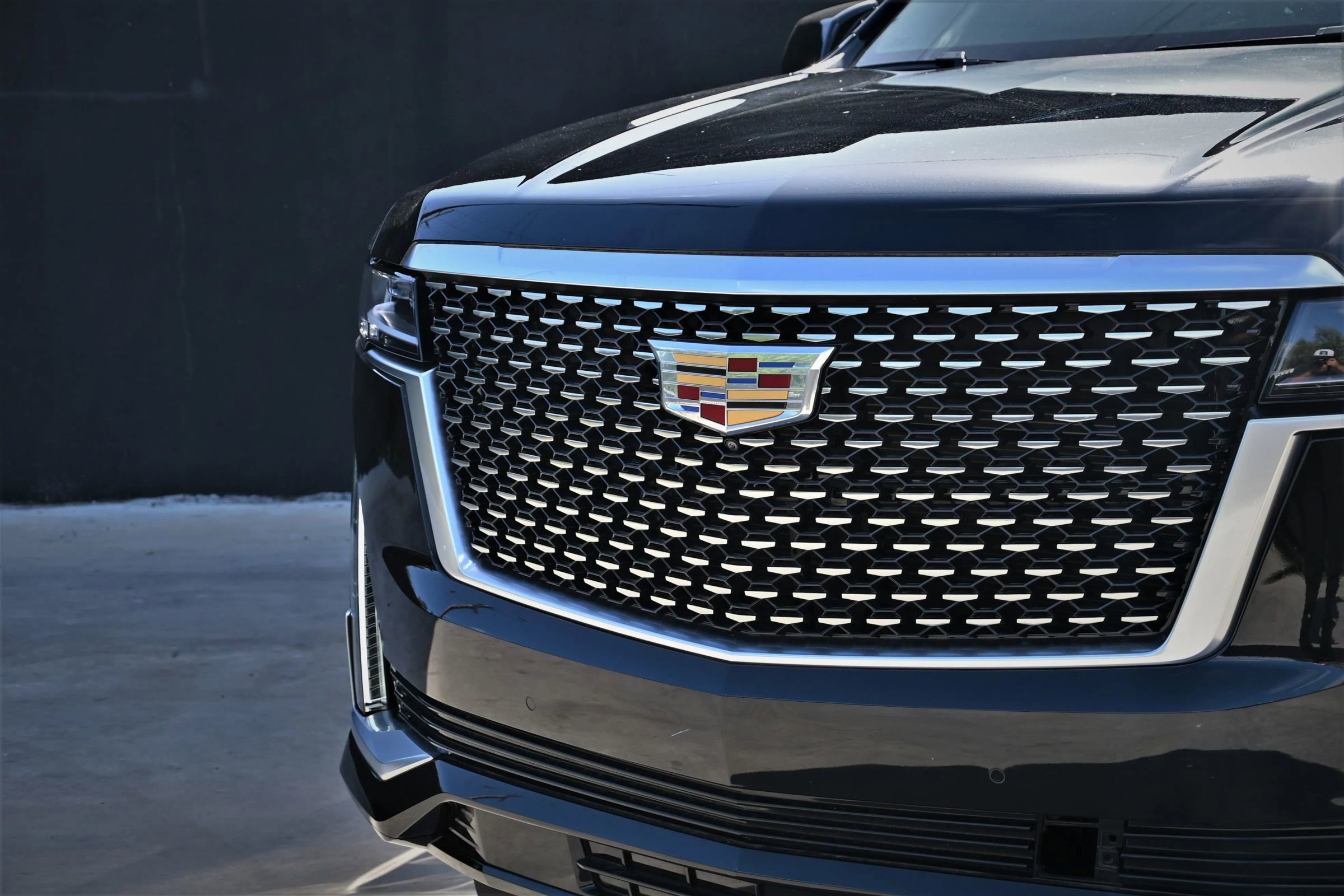 Used 2023 Cadillac Escalade Premium Luxury RWD image 9