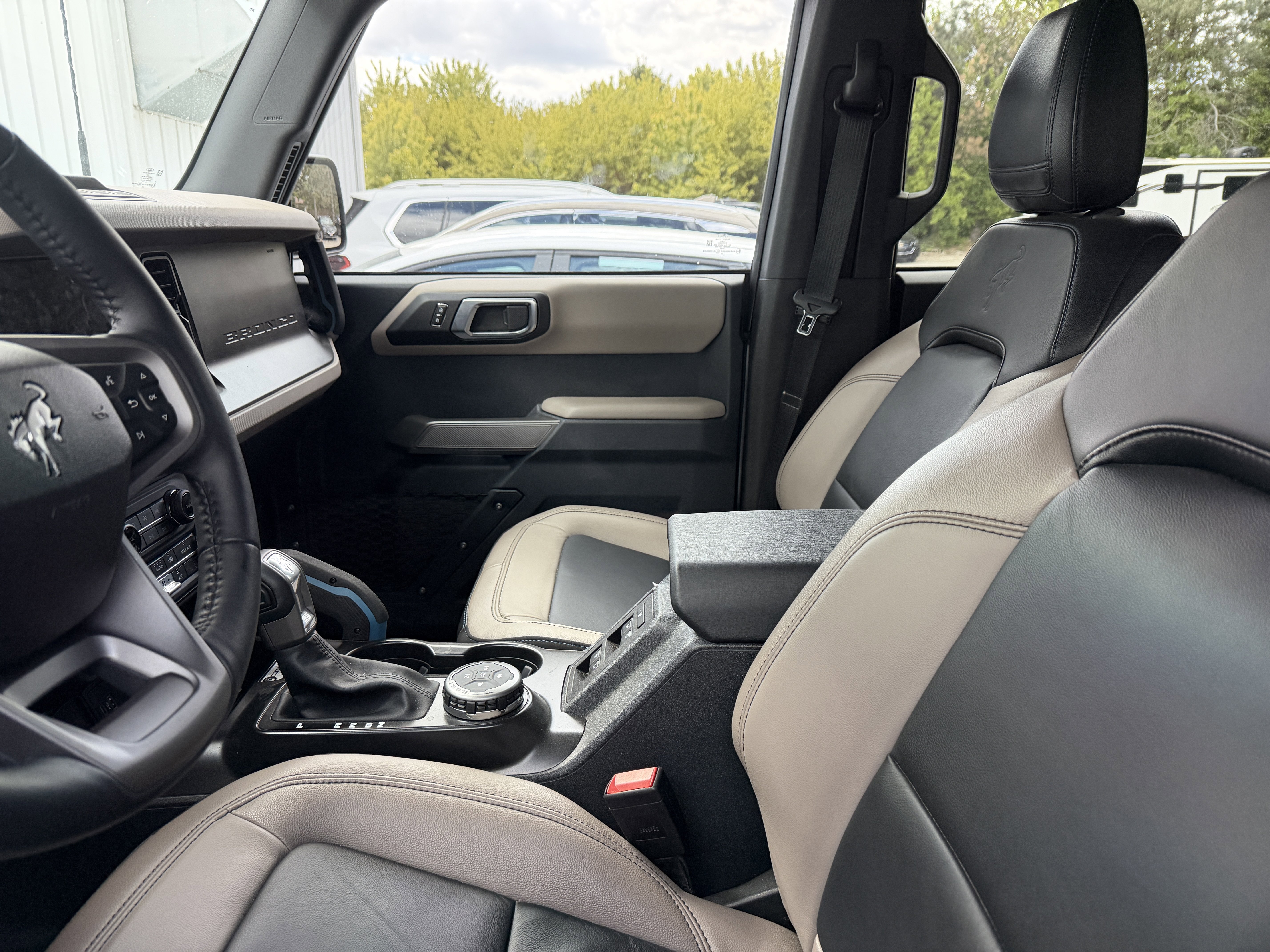 Used 2023 Ford Bronco Wildtrak AWD/4WD image 11
