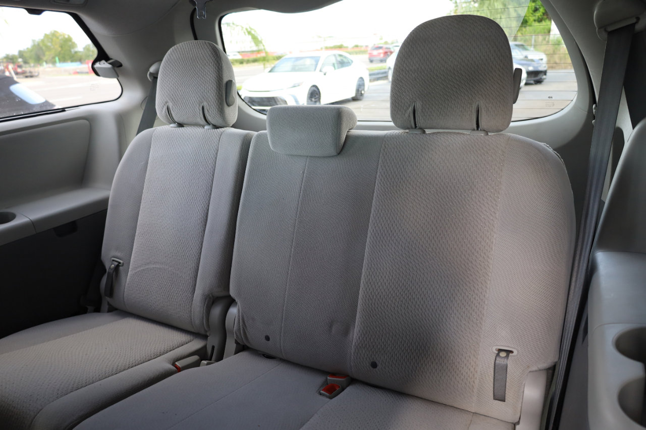 Used 2014 Toyota Sienna LE image 13