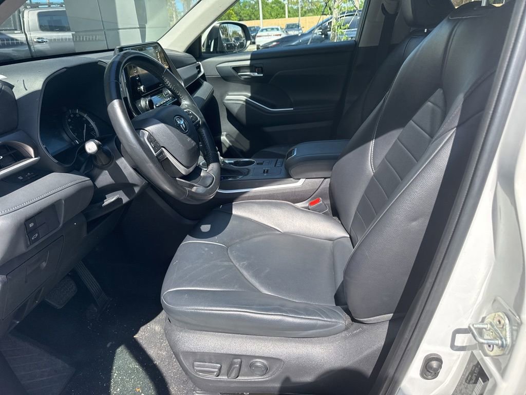 Used 2022 Toyota Highlander XLE image 5
