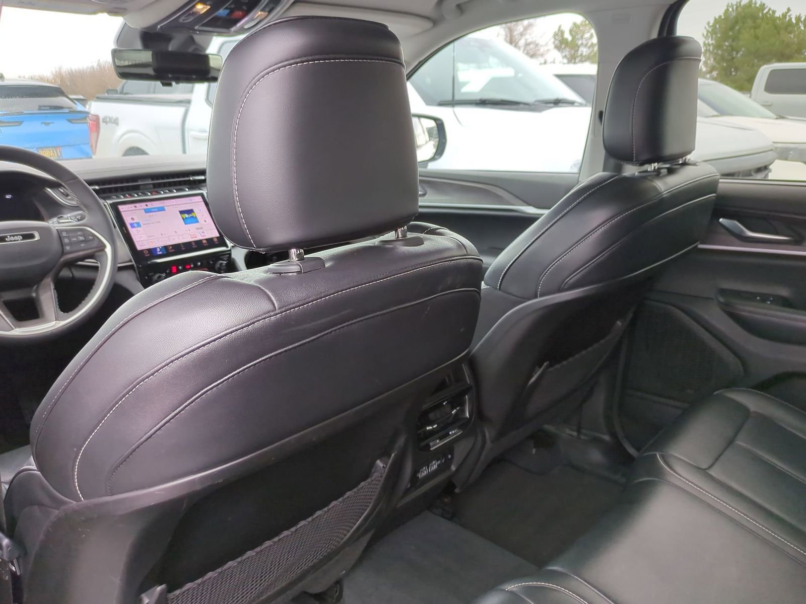 Used 2023 Jeep Grand Cherokee Limited w/ Luxury Tech Group II image 23