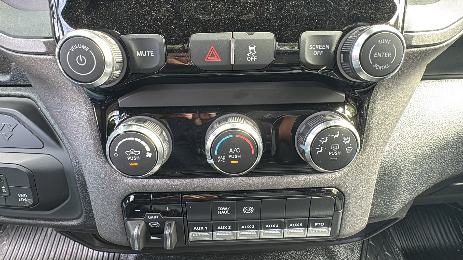 New 2026 RAM 5500 Tradesman AWD/4WD image 15