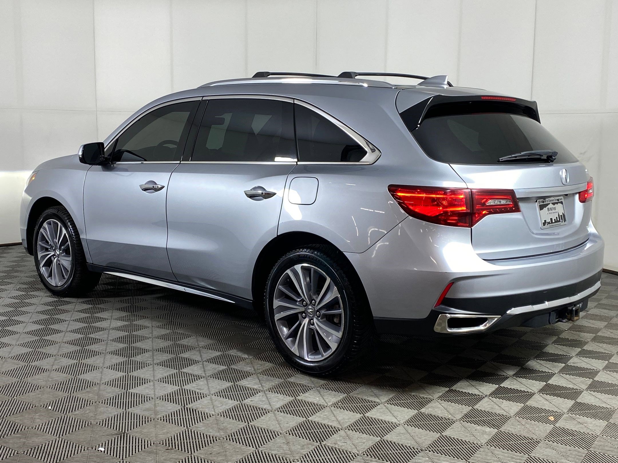 Used 2017 Acura MDX w/ Technology & Entertainment image 3