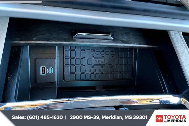 Used 2022 Ford Expedition Limited image 23