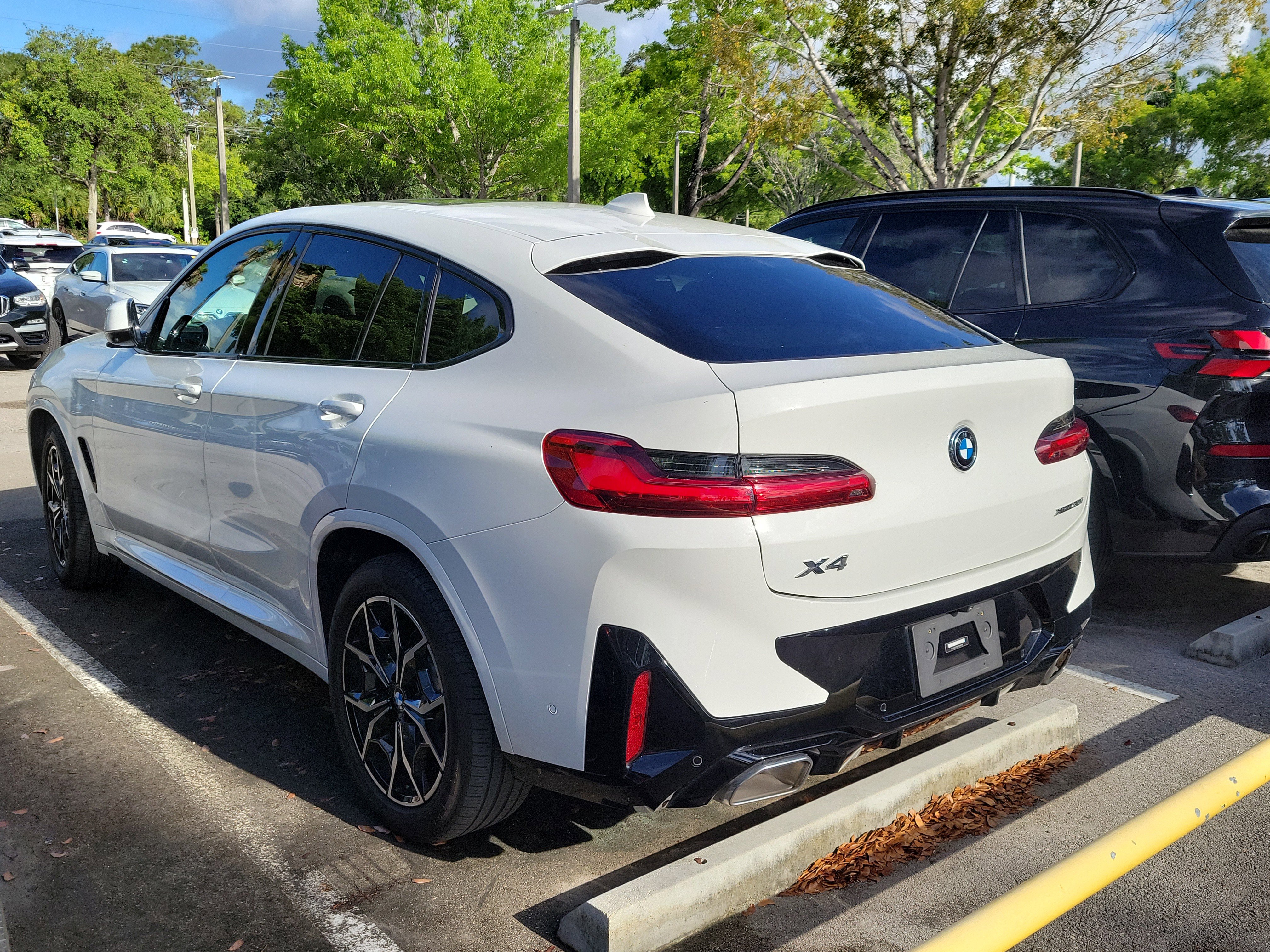 Used 2023 BMW X4 xDrive30i w/ M Sport Package AWD/4WD image 4