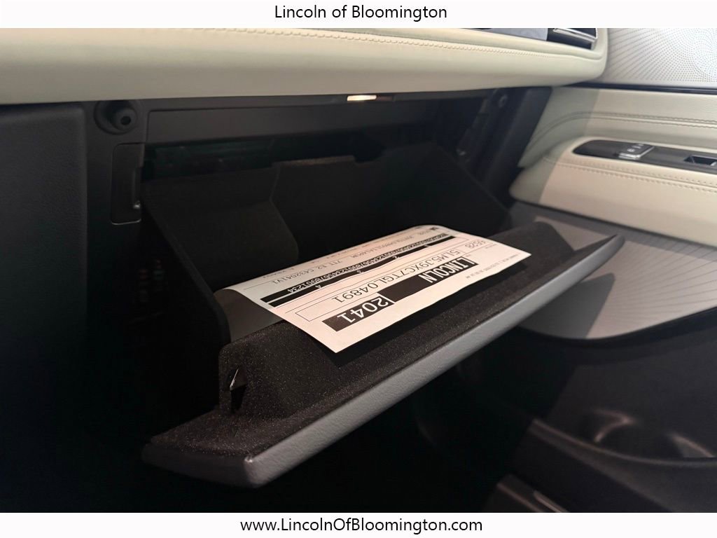 New 2026 Lincoln Aviator Black Label w/ Jet Appearance Package image 43