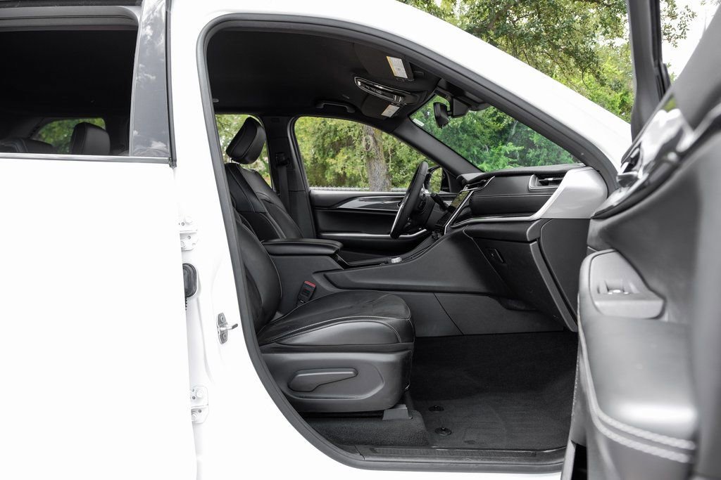 Used 2023 Jeep Grand Cherokee Altitude image 45