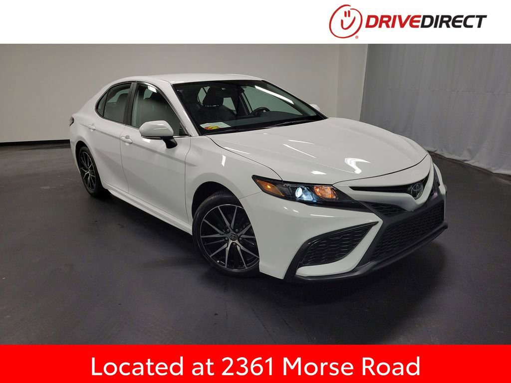 Used 2024 Toyota Camry SE w/ Convenience Package FWD image 1