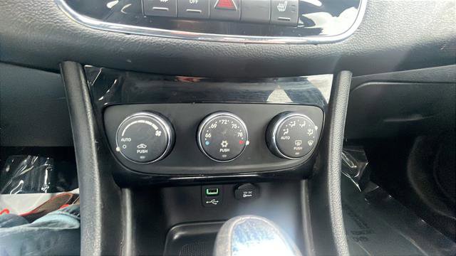 Used 2014 Chrysler 200 Limited image 17