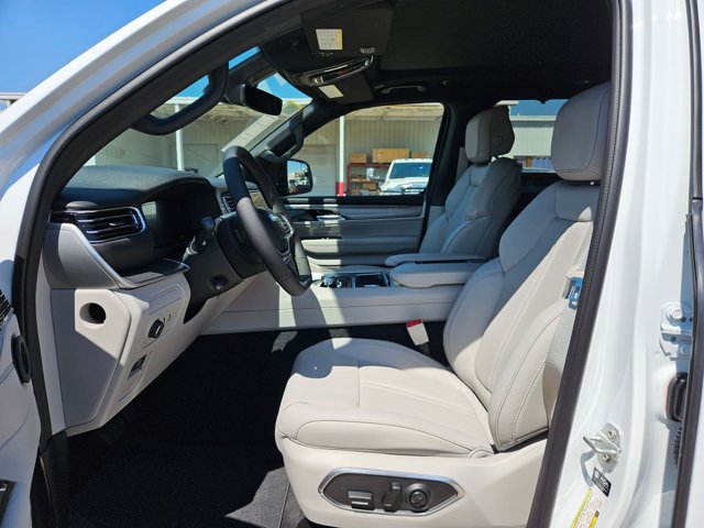 New 2026 Jeep Grand Wagoneer L Limited w/ Premium Group II AWD/4WD image 4