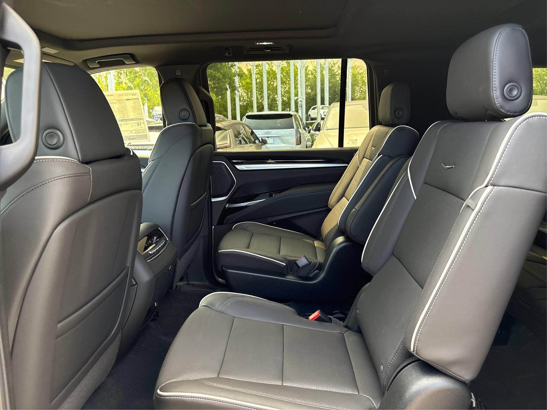 New 2026 Cadillac Escalade ESV Luxury AWD/4WD image 10