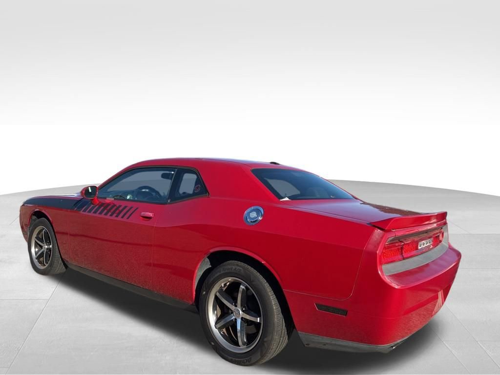 Used 2012 Dodge Challenger SXT Plus RWD image 3