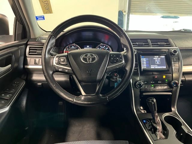 Used 2015 Toyota Camry SE FWD image 21