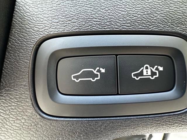 New 2025 Volvo XC60 B5 Plus w/ Climate Package image 10